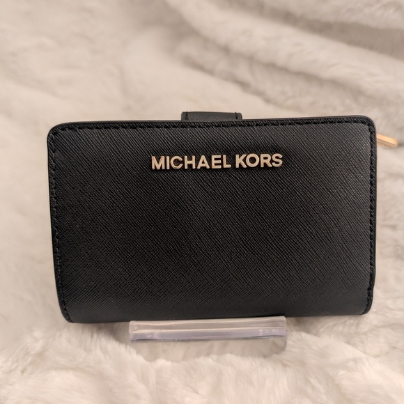 Michael Kors Black Saffiano Leather Medium Bifold Wallet EUC - Picture 1 of 5